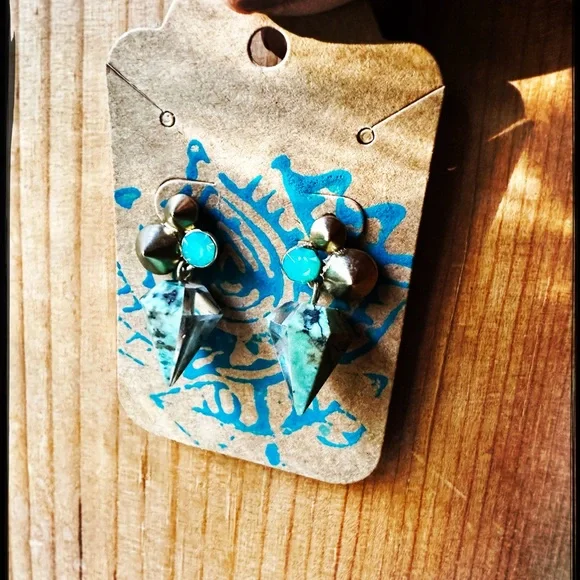 Gold matte post turquoise jeweled earrings. - Picture 1 of 1